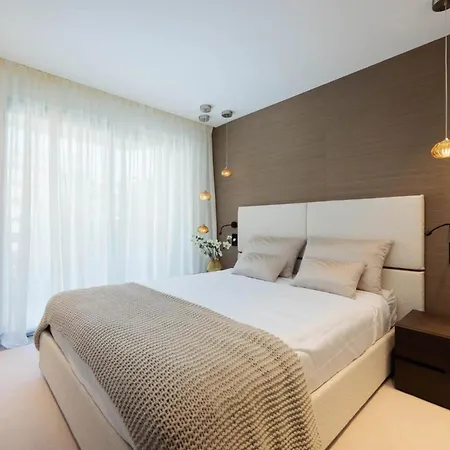 1973 - Luxurious Waterfront Croisette