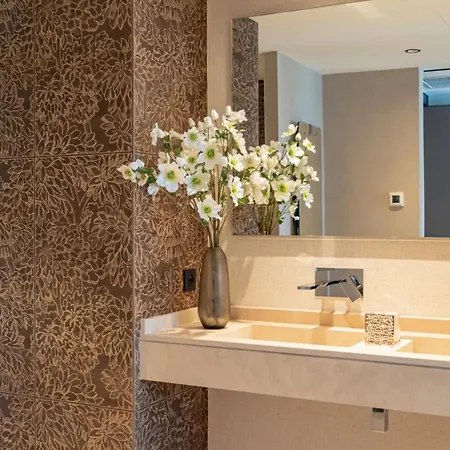 1973 - Luxurious Waterfront Croisette Appartement Cannes